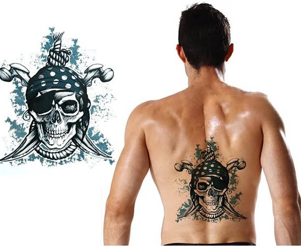 Jack Sparrow tetoválása a karon, háton, vállon. Fotó, jelentések