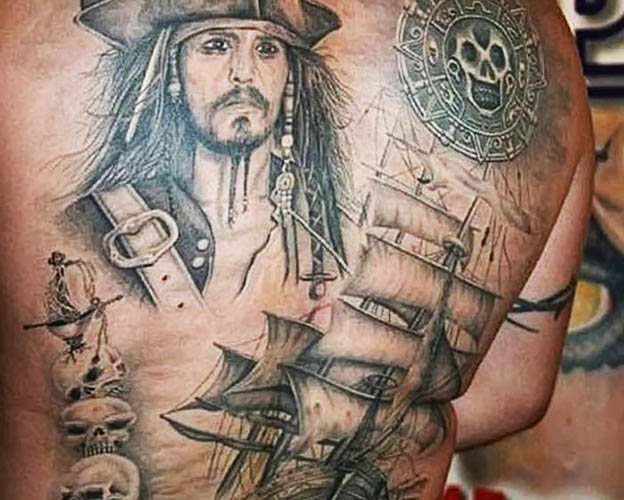 Jack Sparrow'n tatuointi käsivarteen, selkään, olkapäähän. Valokuva, merkitykset