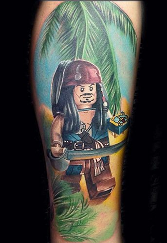 Jack Sparrow tetoválása a karján, hátán, vállán. Fotó, jelentések