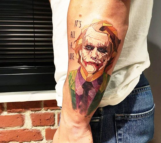 Tatuaj Joker pe braț, antebraț, picior. Schițe, fotografie, semnificație