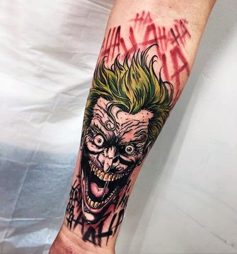 Tatuagem do Joker no braço, antebraço, perna. Esboços, fotografia, significado