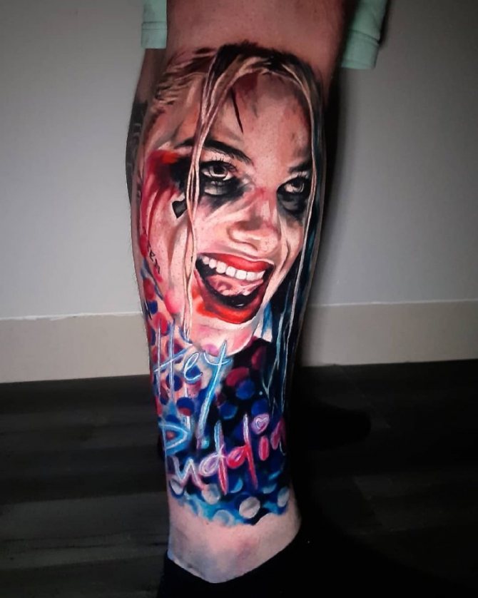 Joker tattoo op hand
