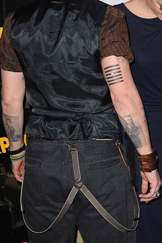 Johnny Depp tattoo. Foto's op zijn arm, rug, hand