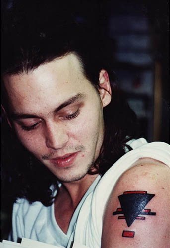Τατουάζ Johnny Depp. Εικόνες στο χέρι, την πλάτη και το χέρι του