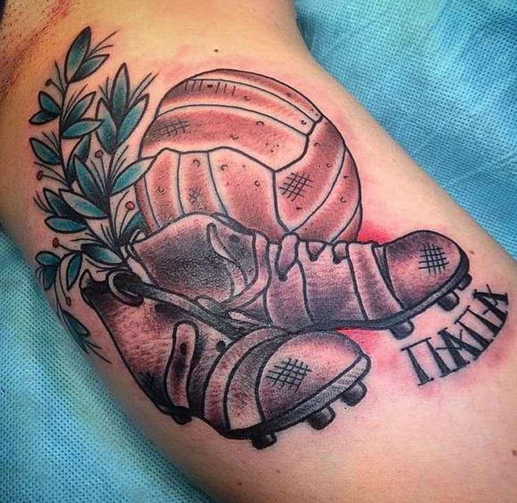 minge de fotbal tatuată