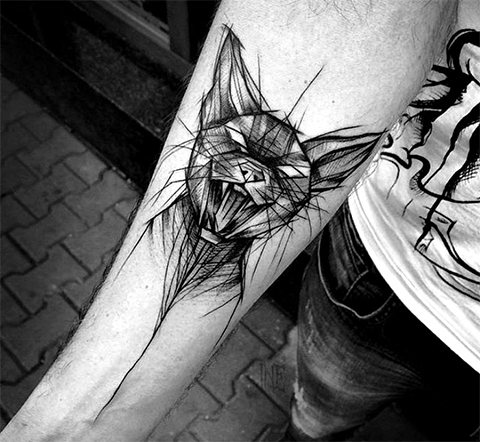Tatuointi miehen käsivarteen geometria