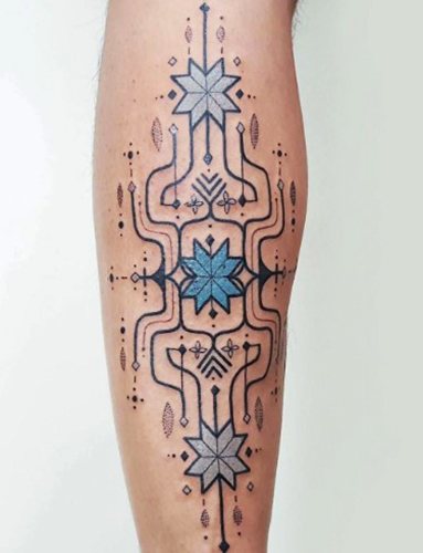 Geometria da tatuagem no braço. Esboços para raparigas, masculino, de cor, preto e branco