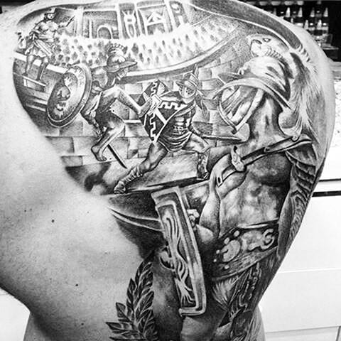 Tetovanie gladiátora na chrbte