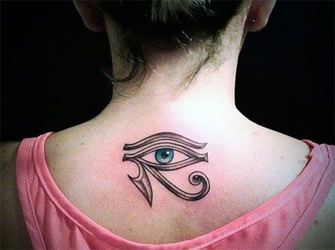 Tatuaggio occhio montagna per le donne