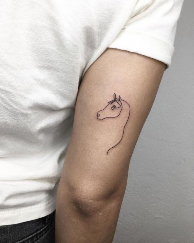 татуировка година на коня