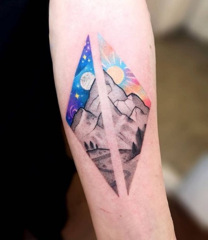 τατουάζ των βουνών στο χέρι