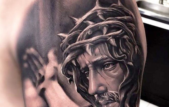 Tatuiruotė Jėzus ant rankos, nugaros, peties, krūtinės. reikšmė, ant kryžiaus, su velniu, mašina, balandis