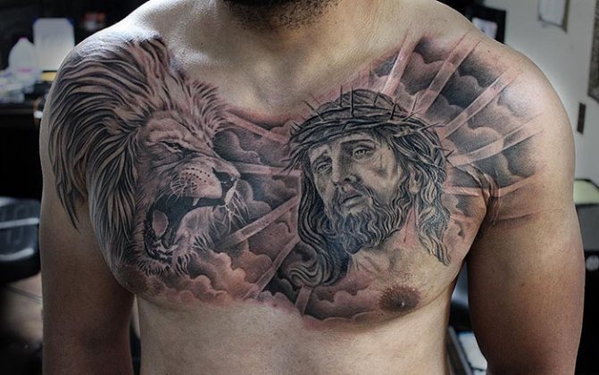 Tatuaggio di Gesù su braccio, schiena, spalla, petto. Significato, sulla croce, con il diavolo, macchina, colomba