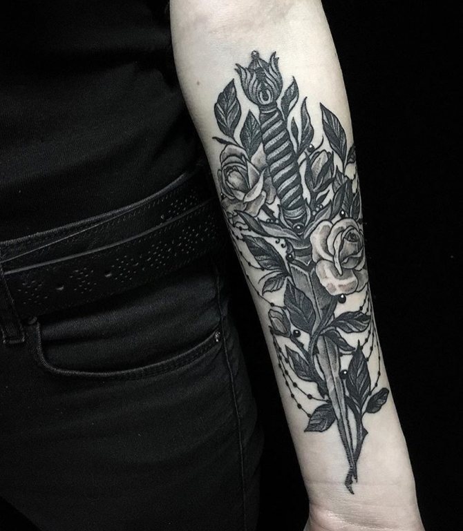 Dagger tatuaj pentru fete