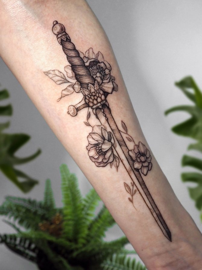 Tatuaggio di un pugnale
