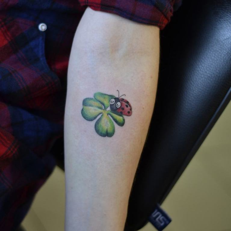 Tatuagem do trevo da joaninha