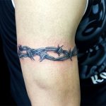 Tatuaggio con filo spinato