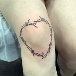 Tetovanie srdca z ostnatého drôtu