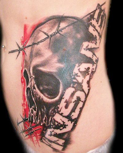 Tatuaggio con filo spinato. Significato su piede, polso, collo, gamba, con fiori, rosa, cuore, croce