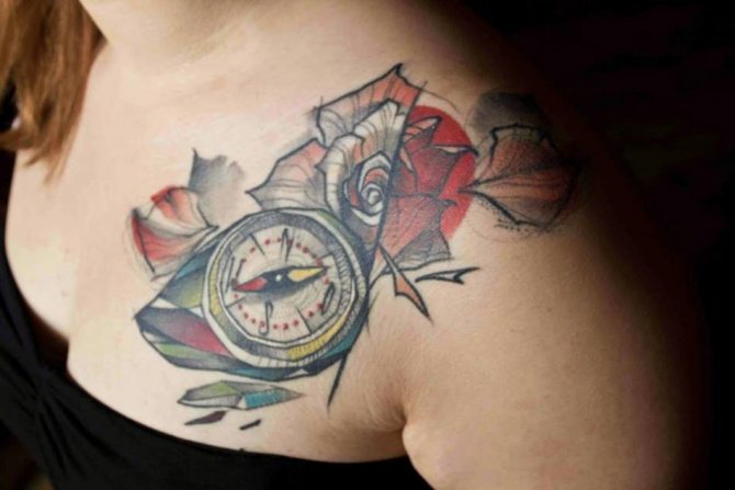 Kompas en roos tattoo: betekenis, mannelijke en vrouwelijke schetsen