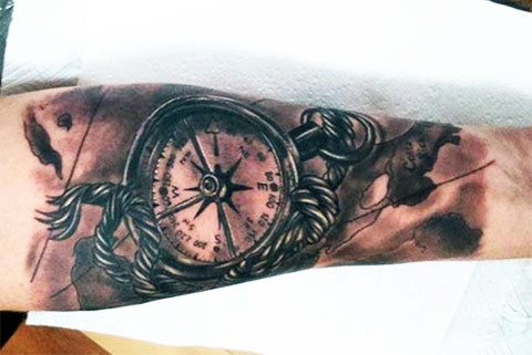 Tattoo kompas rose