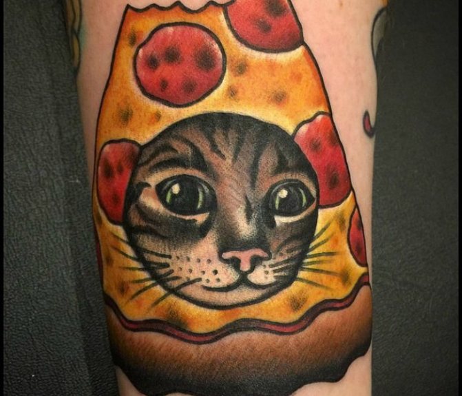 tatuagem de pizza de gato na mão