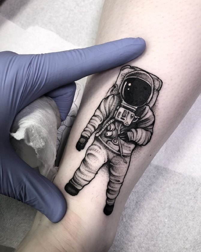 náčrtky vesmírného tetování