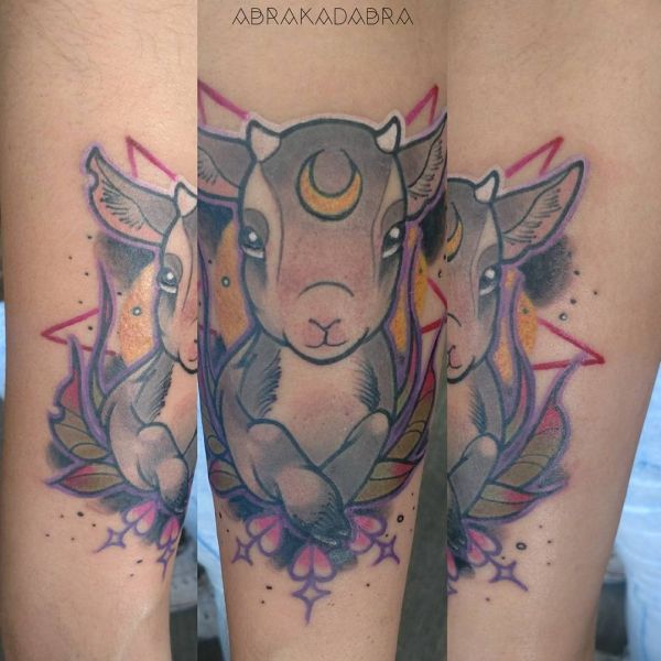 Kolorowy tatuaż kozy