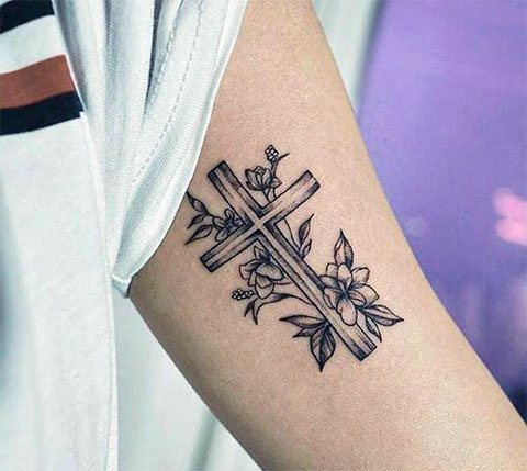 Tattoo kruis op hand
