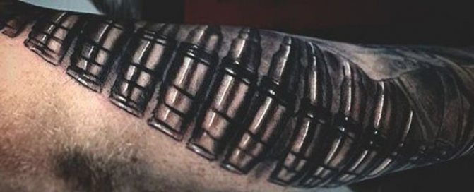 tatuaj panglică de gloanțe