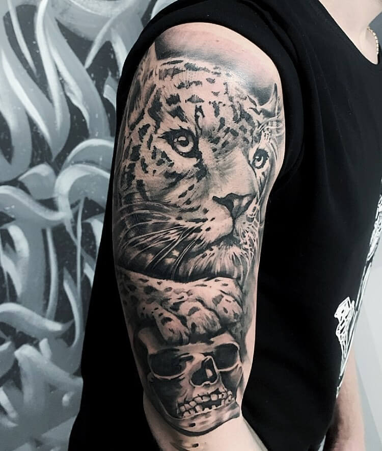 Tatuiruotė leopardas ant peties