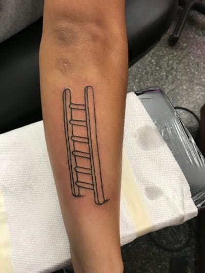 Tetoválás lépcső