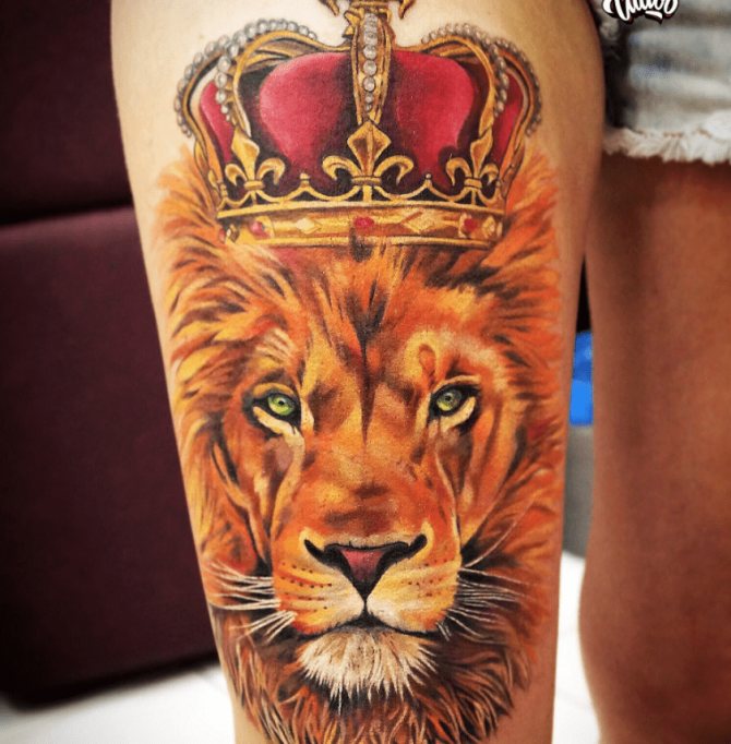 Tatuaj de un leu într-o coroană