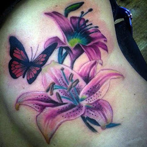 Tattoo af lilje - foto
