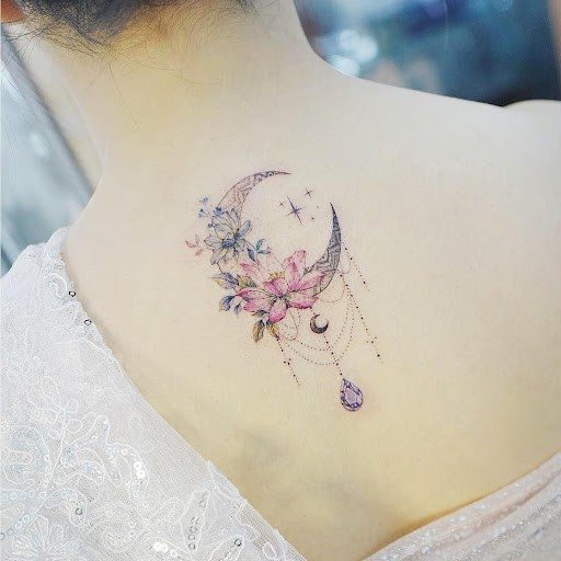 Tatuaggio loto e luna
