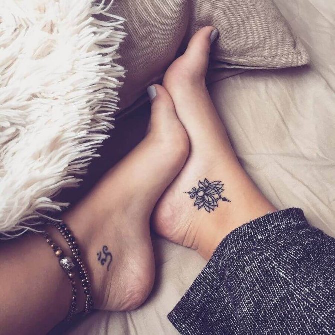 lotus tatovering på ben