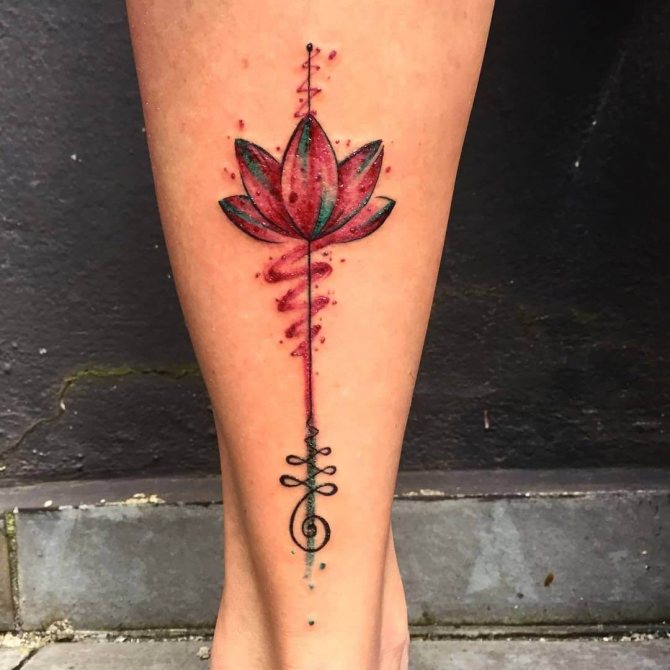 Tätowierung einer Lotusblume auf seinem Bein