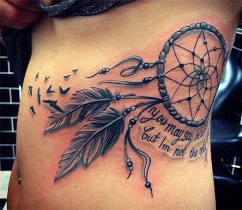 Tetoválás álomfogó a lányok oldalán - fotó