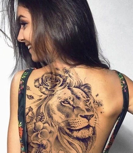 女の子のためのタトゥー獅子座。意味：腕、脚、背中、太もも、肩、手首、肩甲骨に貼る写真