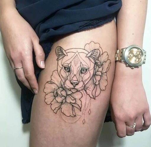 Tatuaj leoaică pentru fete. Semnificație, fotografie pe braț, picior, spate, șold, umăr, încheietura mâinii, scapula