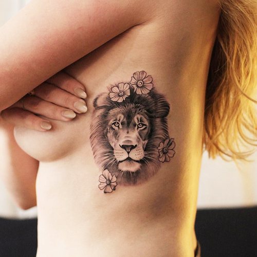 Tattoo løvinde til piger. Betydning, foto på arm, ben, ryg, lår, skulder, håndled, skulderblad, skulderblad
