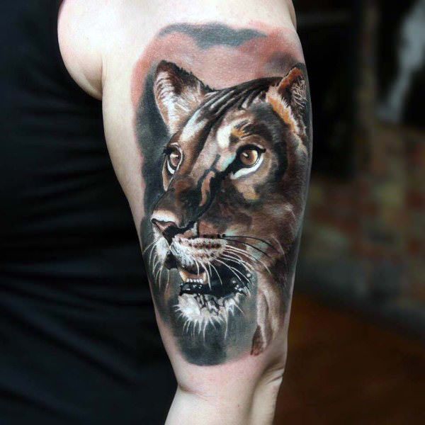 leoaică tatuaj