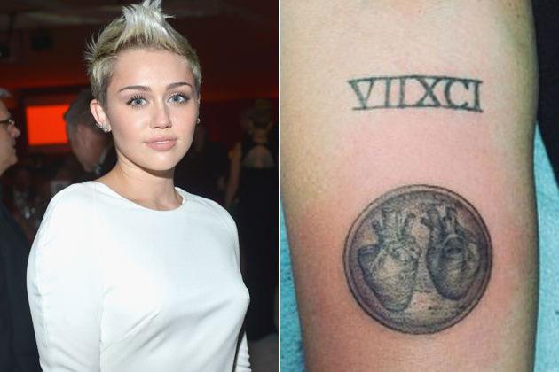 Tatuiruotė ant nykščių Miley Cyrus