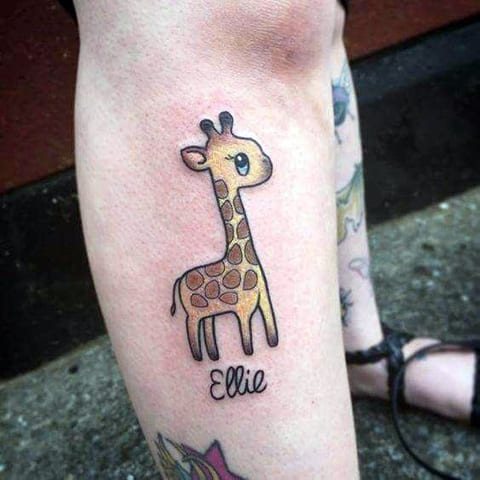 Tatuiruotė kūdikis žirafa ant kojų
