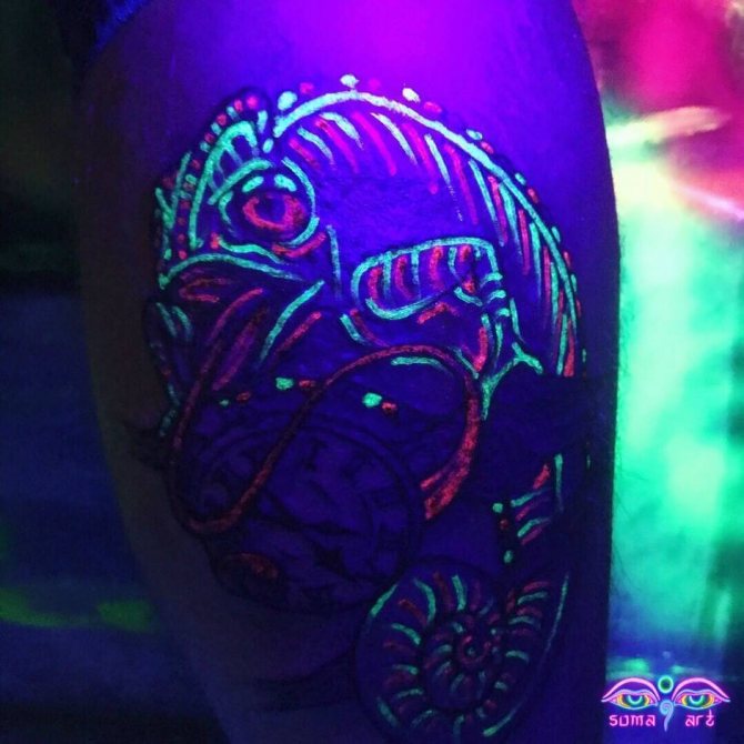 Tattoo Master Soma Art, UV tetoválás, fluoreszkáló tetoválás, feketefény tetoválás