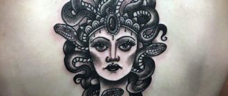 Medūzos Gorgonės tatuiruotė ant mergaitės nugaros