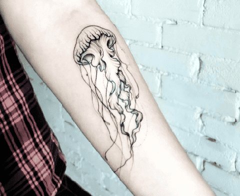 Tatuaggio medusa sul braccio