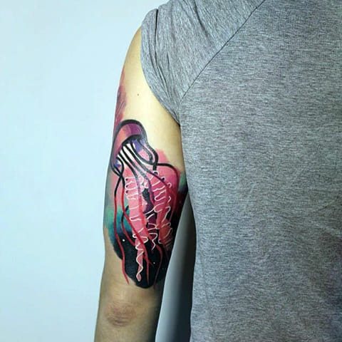 Tetoválás medúza kéznél