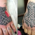 Tattoo Thors hammer. Tegn på armen, hånden, ryggen, skulderen, benet, foto
