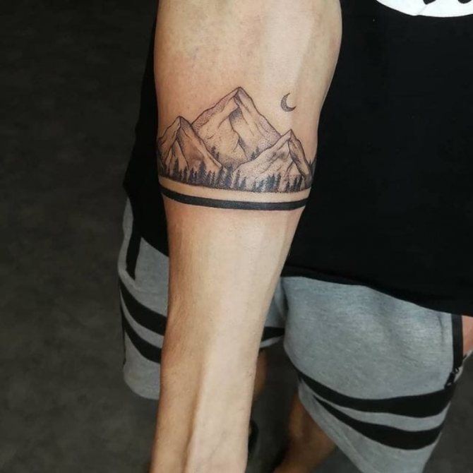 Tatuaggio montagna maschile